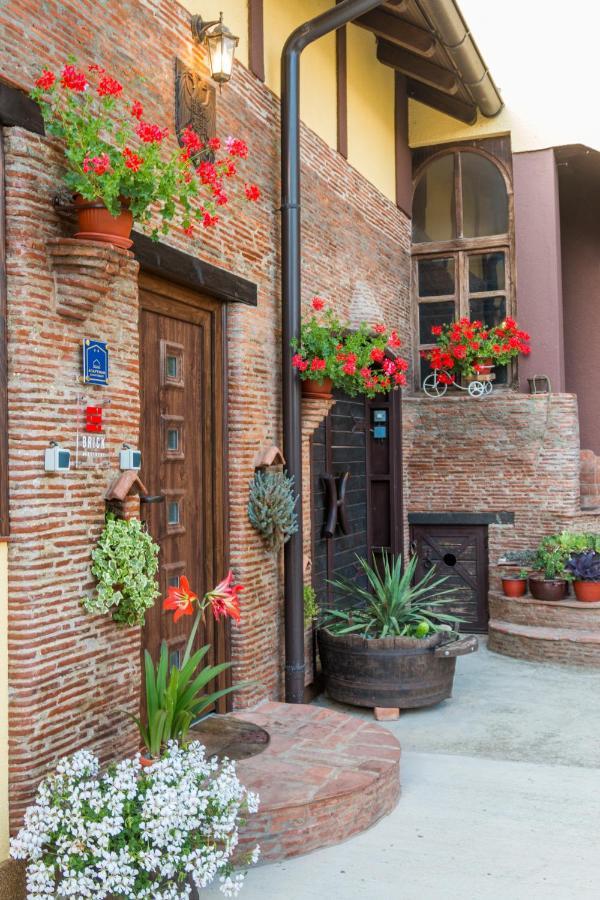 Brick Apartment Баина-Башта Экстерьер фото